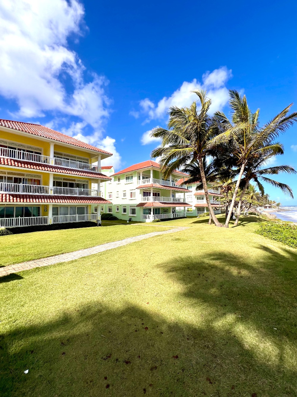 1 BEDROOM APARTMENT


? For sale in Cabarete East, North Coast, Dominican Republic.
BEACHFRONT PROPERTY

PRICE: USD$ 209.000
HOA: USD$ 272,04
Included: Power Plant, Gas,Security 24 hours, water, pool and green area  maintenance, internet, insurance. 

Fully furnished.
First Level.
Type: Residential.
Area: (sq.m) 72
Bedroom: 1
Bathroom: 1
Kitchen.
Living Room.
Parking.
BeachFront
Large pool.
Terrace.
Air Condition 
Power Plan /Generator.
Guaranteed water 24/7.
Security 24 hours x 7 
Direct access to the beach

