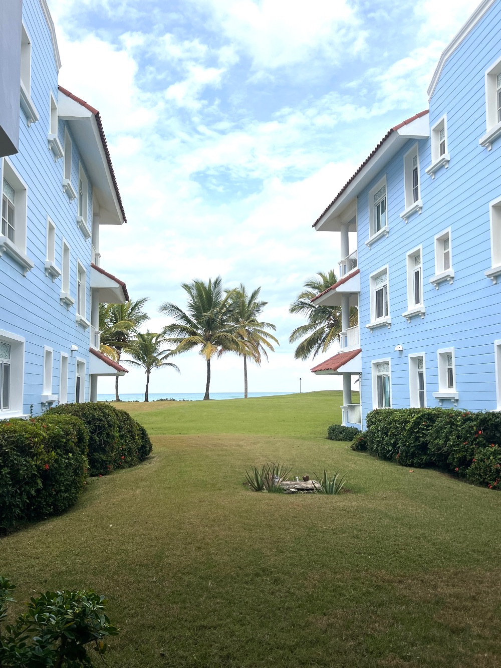 1 BEDROOM APARTMENT


? For sale in Cabarete East, North Coast, Dominican Republic.
BEACHFRONT PROPERTY

PRICE: USD$ 209.000
HOA: USD$ 272,04
Included: Power Plant, Gas,Security 24 hours, water, pool and green area  maintenance, internet, insurance. 

Fully furnished.
First Level.
Type: Residential.
Area: (sq.m) 72
Bedroom: 1
Bathroom: 1
Kitchen.
Living Room.
Parking.
BeachFront
Large pool.
Terrace.
Air Condition 
Power Plan /Generator.
Guaranteed water 24/7.
Security 24 hours x 7 
Direct access to the beach

