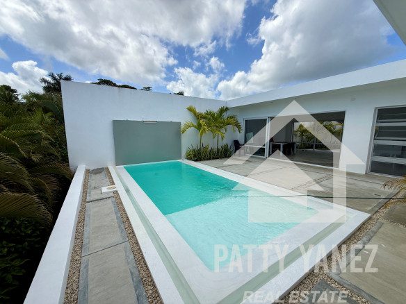 Modern Tropical Villa with Private Pool and Solar Energy System