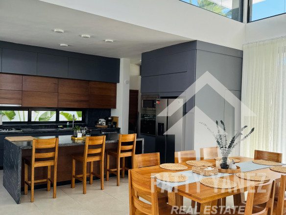 INCREÍBLE VILLA DE LUJO DE 3 DORMITORIOS EN ENCUENTRO 