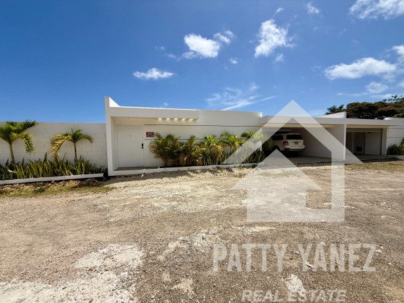 Modern Tropical Villa with Private Pool and Solar Energy System