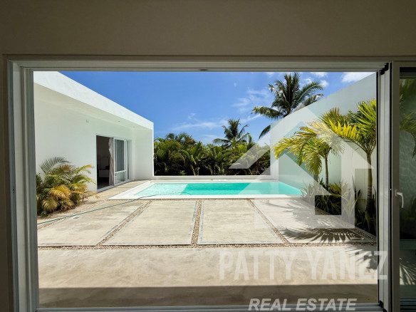 Modern Tropical Villa with Private Pool and Solar Energy System