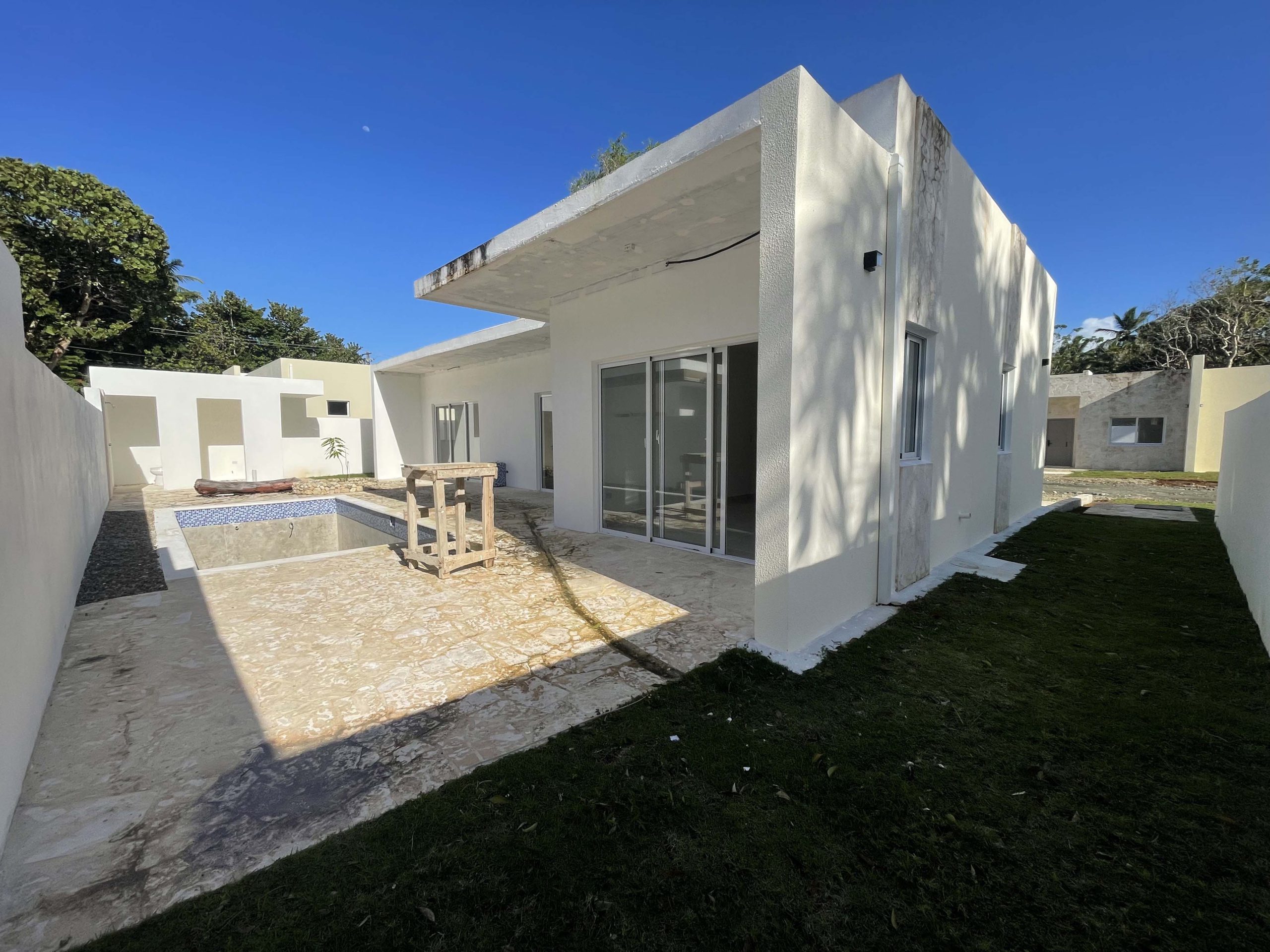 Impresionante villa de 2 dormitorios cerca de la playa: ¡ideal para vivir y como inversión!