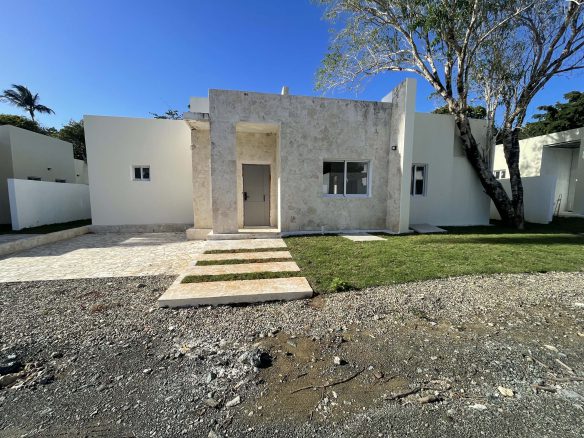 Impresionante villa de 2 dormitorios cerca de la playa: ¡ideal para vivir y como inversión!