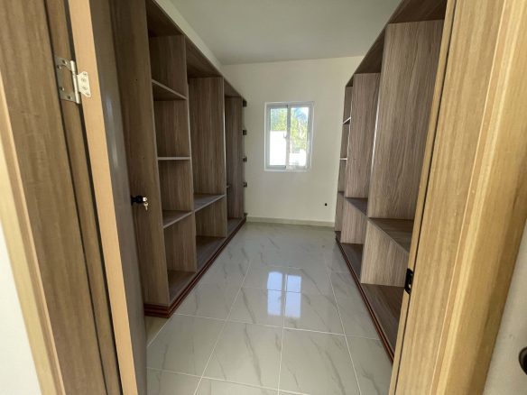 Impresionante villa de 2 dormitorios cerca de la playa: ¡ideal para vivir y como inversión!