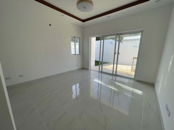 Impresionante villa de 2 dormitorios cerca de la playa: ¡ideal para vivir y como inversión!