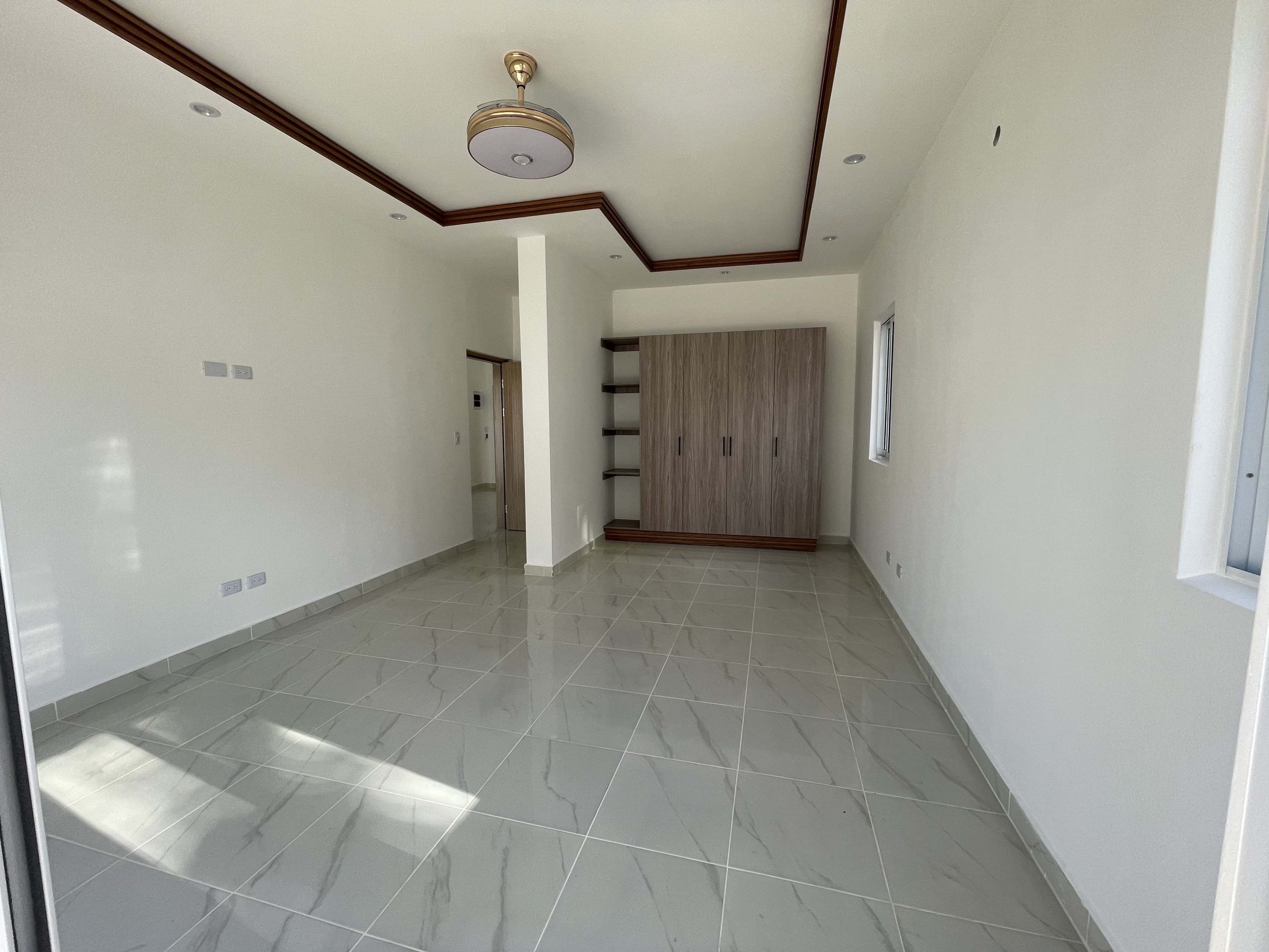 Impresionante villa de 2 dormitorios cerca de la playa: ¡ideal para vivir y como inversión!