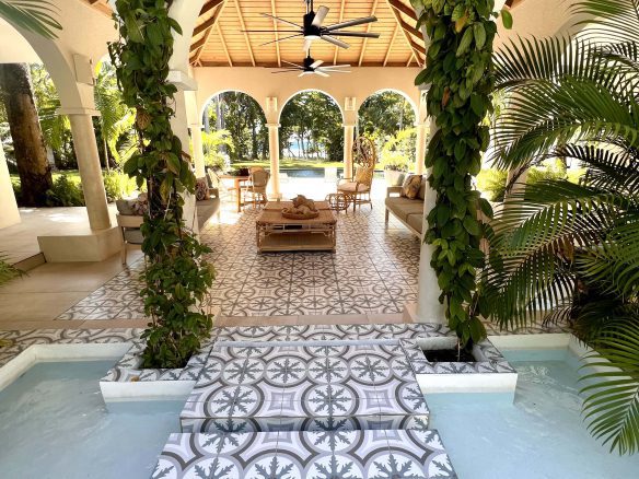 Classic Style Caribbean Villa – Your Private Oasis in Sea Horse Ranch