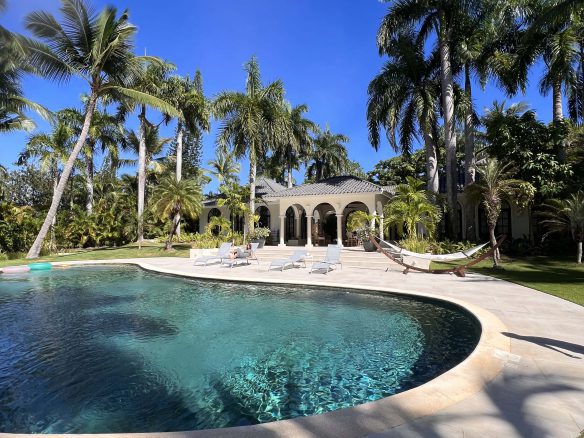 Classic Style Caribbean Villa – Your Private Oasis in Sea Horse Ranch