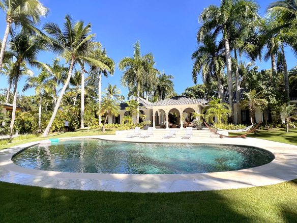 Classic Style Caribbean Villa – Your Private Oasis in Sea Horse Ranch