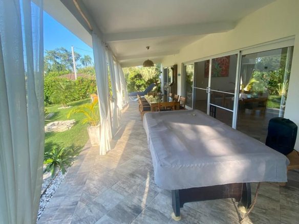 Villa tropical de lujo en venta – A pocos pasos de la playa | Complejo residencial cerrado | Acceso privado a la playa