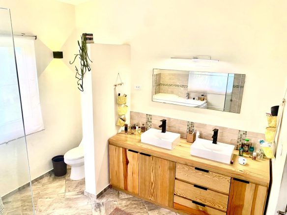 Villa tropical de lujo en venta – A pocos pasos de la playa | Complejo residencial cerrado | Acceso privado a la playa