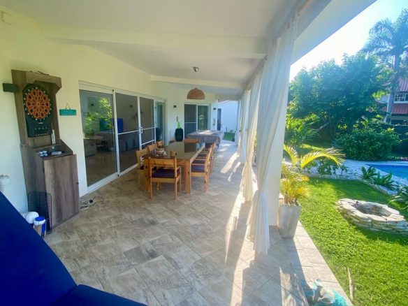 Villa tropical de lujo en venta – A pocos pasos de la playa | Complejo residencial cerrado | Acceso privado a la playa