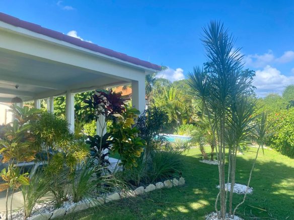 Villa tropical de lujo en venta – A pocos pasos de la playa | Complejo residencial cerrado | Acceso privado a la playa