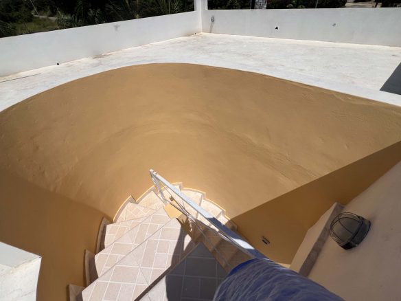 Villa de varias unidades en venta con azotea y potencial de ingresos por alquiler