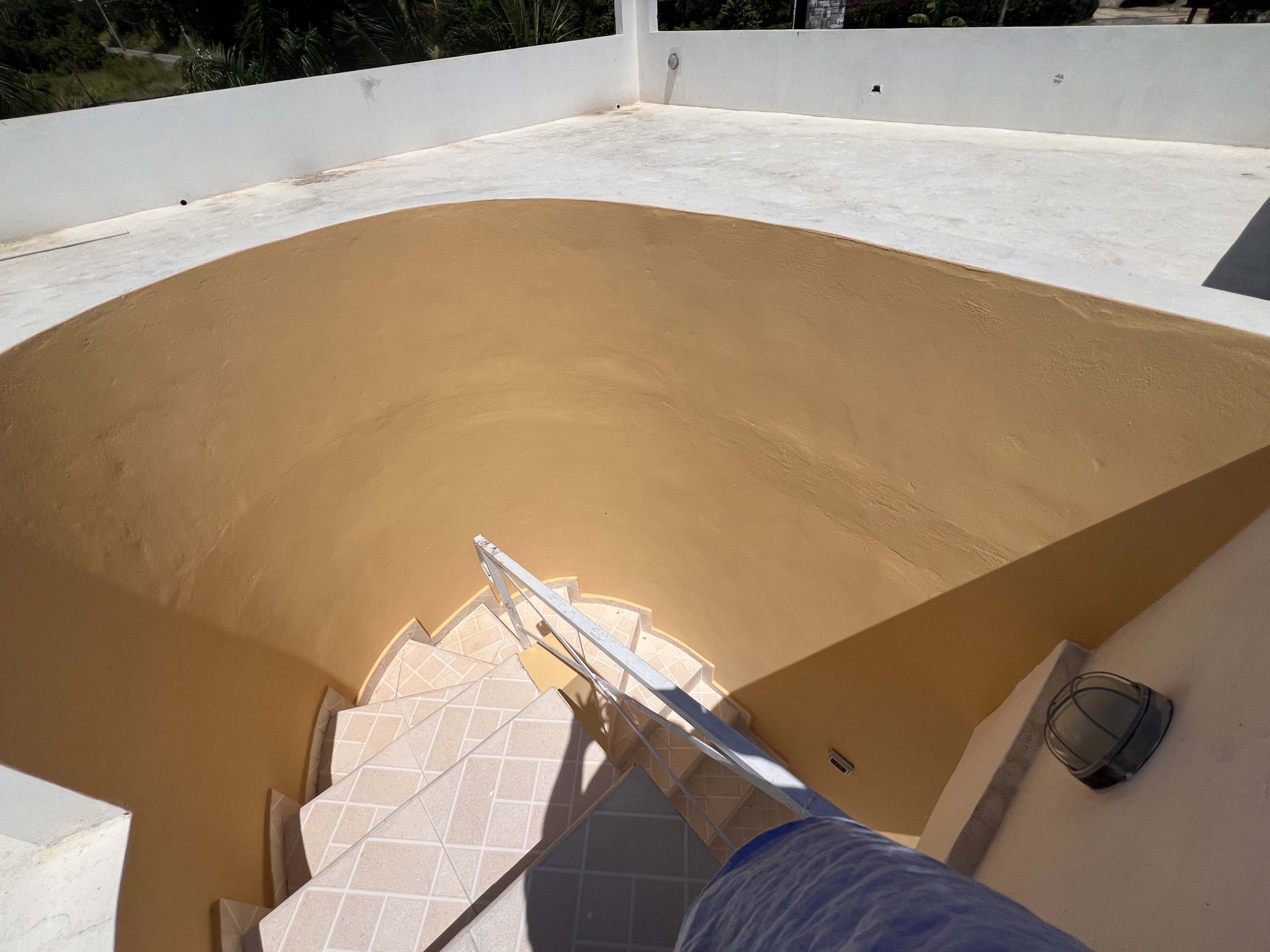 Villa de varias unidades en venta con azotea y potencial de ingresos por alquiler