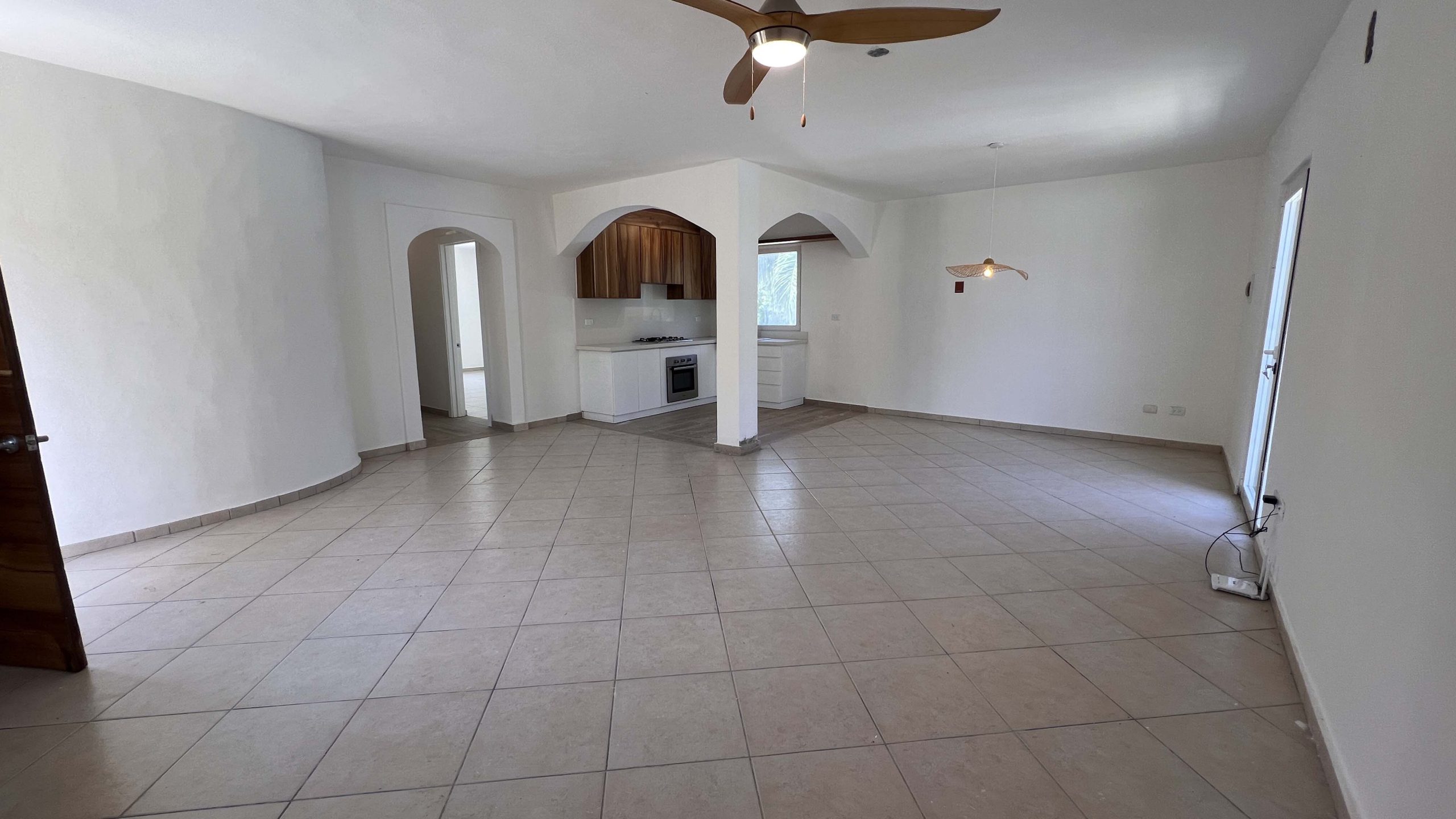 Villa de varias unidades en venta con azotea y potencial de ingresos por alquiler
