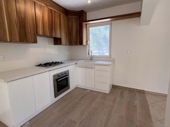 Villa de varias unidades en venta con azotea y potencial de ingresos por alquiler