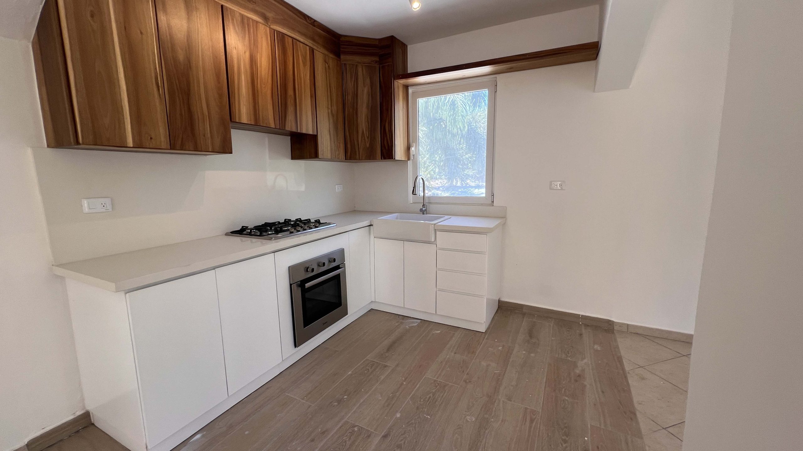 Villa de varias unidades en venta con azotea y potencial de ingresos por alquiler