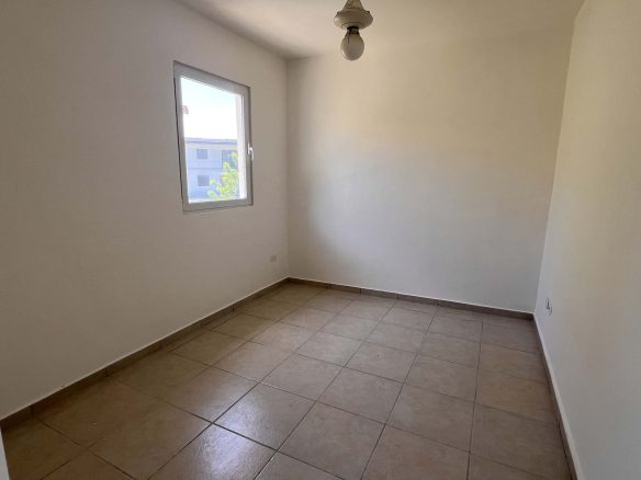 Villa de varias unidades en venta con azotea y potencial de ingresos por alquiler