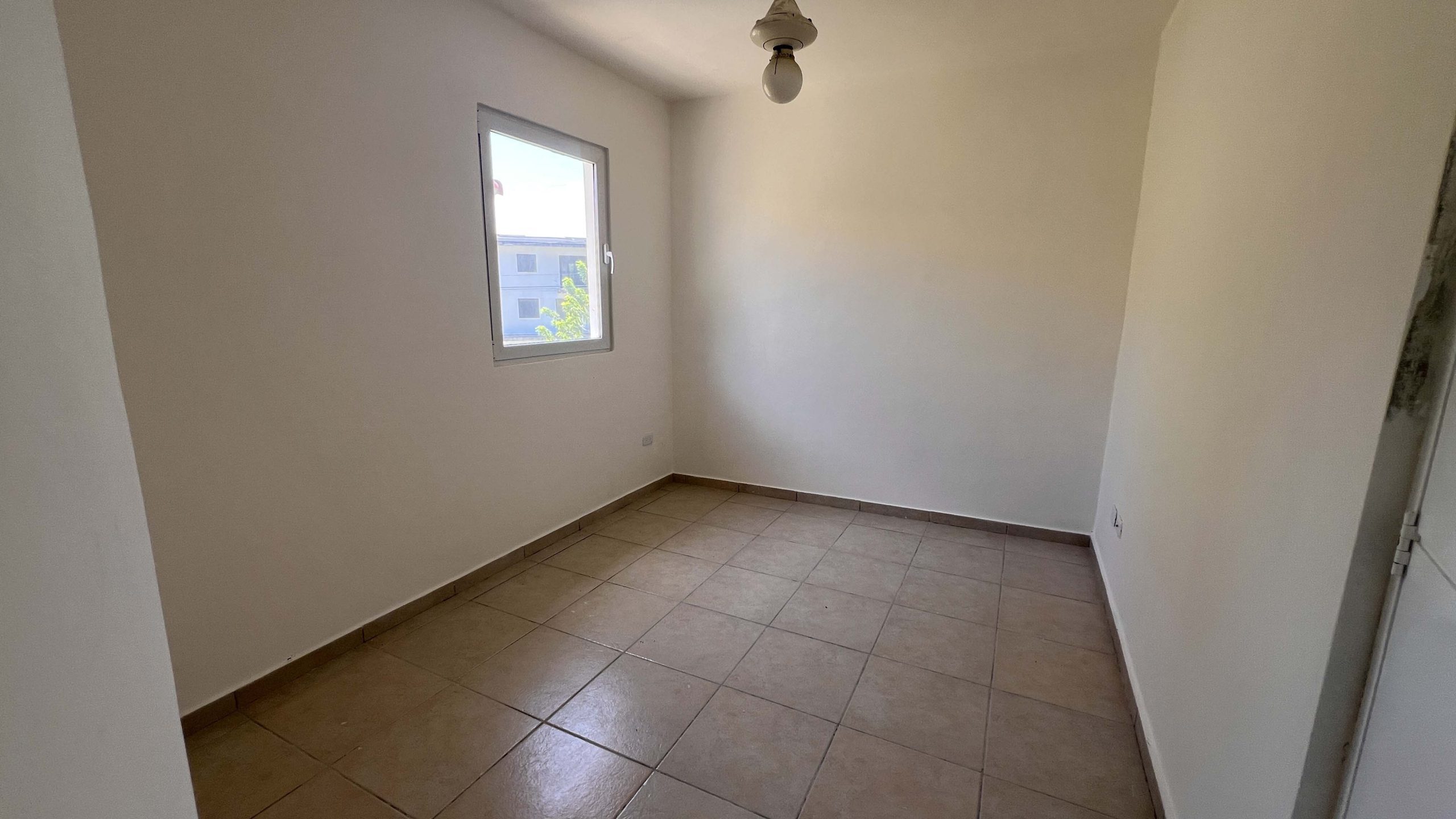 Villa de varias unidades en venta con azotea y potencial de ingresos por alquiler