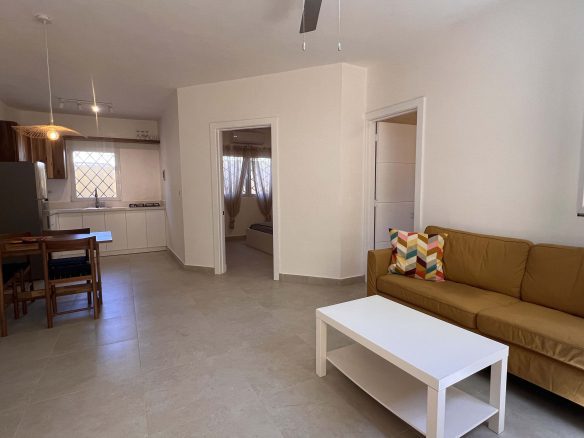 Villa de varias unidades en venta con azotea y potencial de ingresos por alquiler