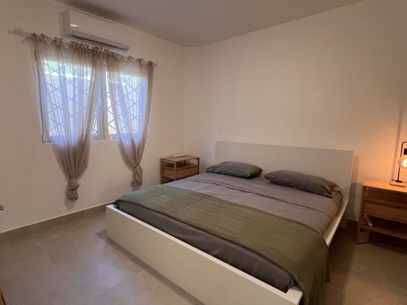 Villa de varias unidades en venta con azotea y potencial de ingresos por alquiler