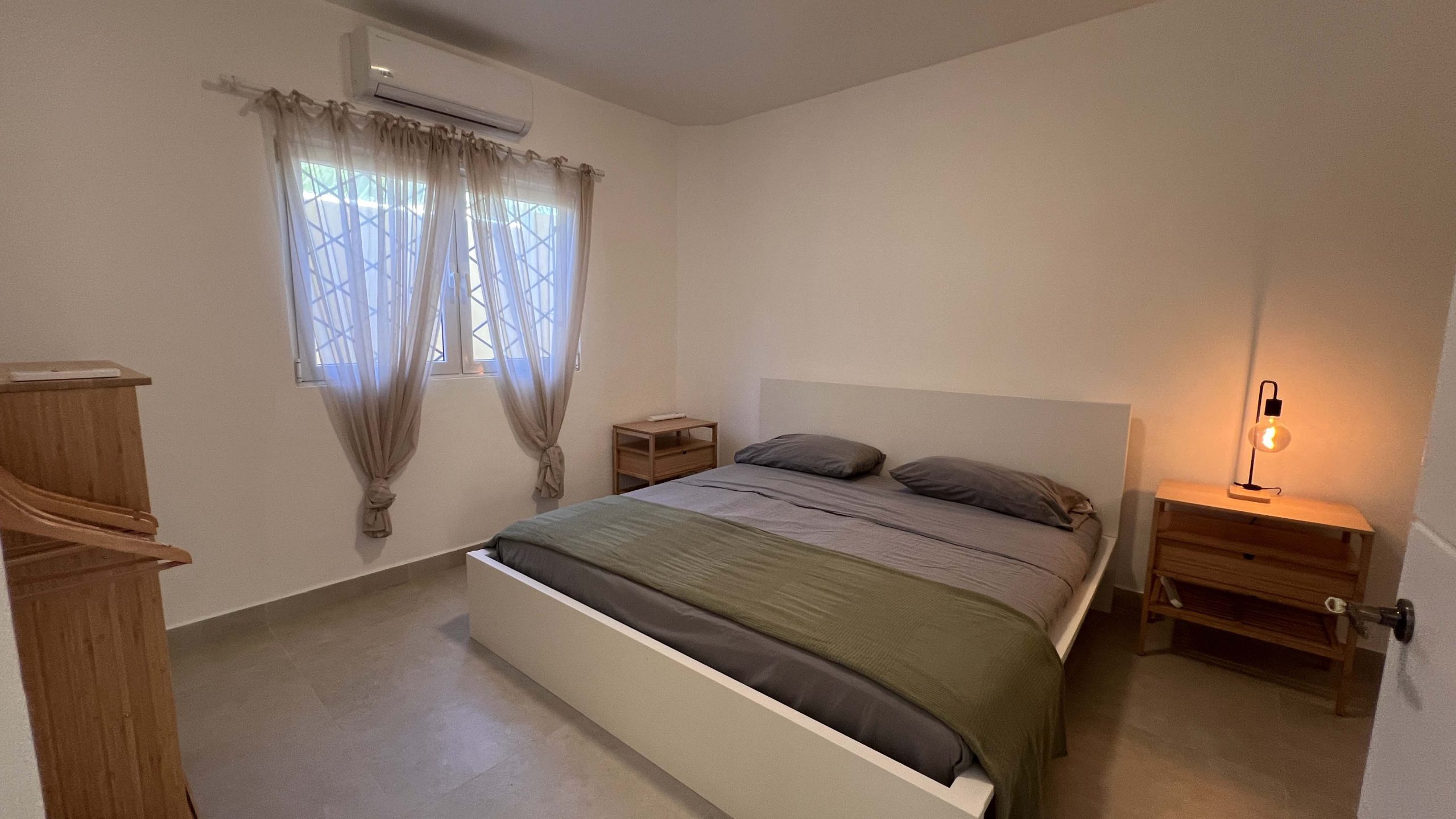 Villa de varias unidades en venta con azotea y potencial de ingresos por alquiler