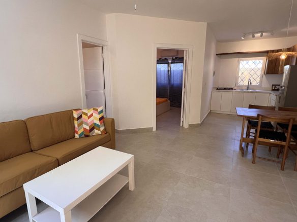 Villa de varias unidades en venta con azotea y potencial de ingresos por alquiler