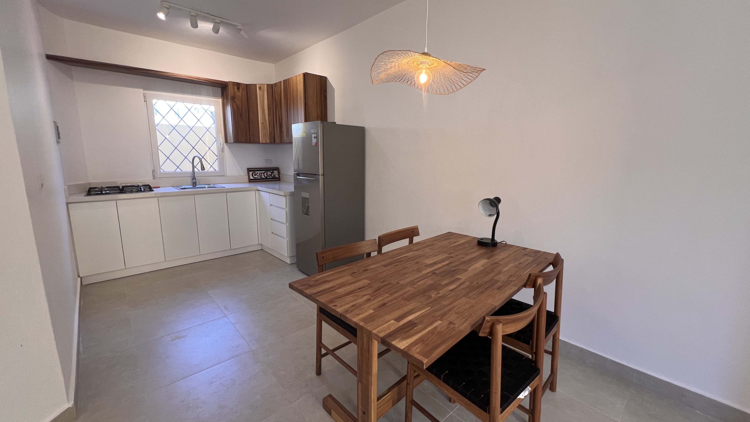 Villa de varias unidades en venta con azotea y potencial de ingresos por alquiler