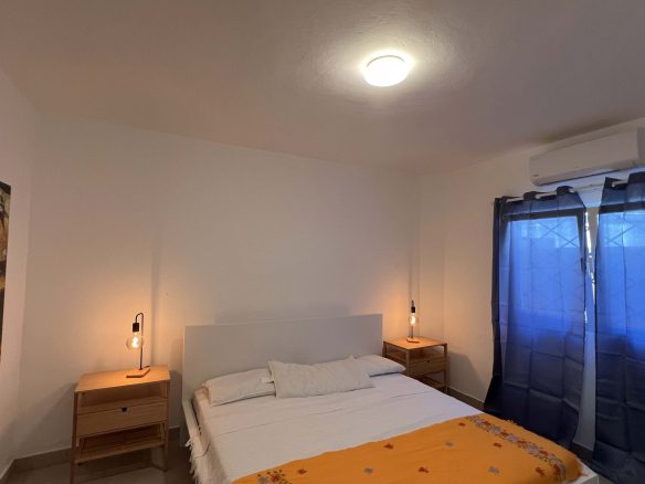 Villa de varias unidades en venta con azotea y potencial de ingresos por alquiler