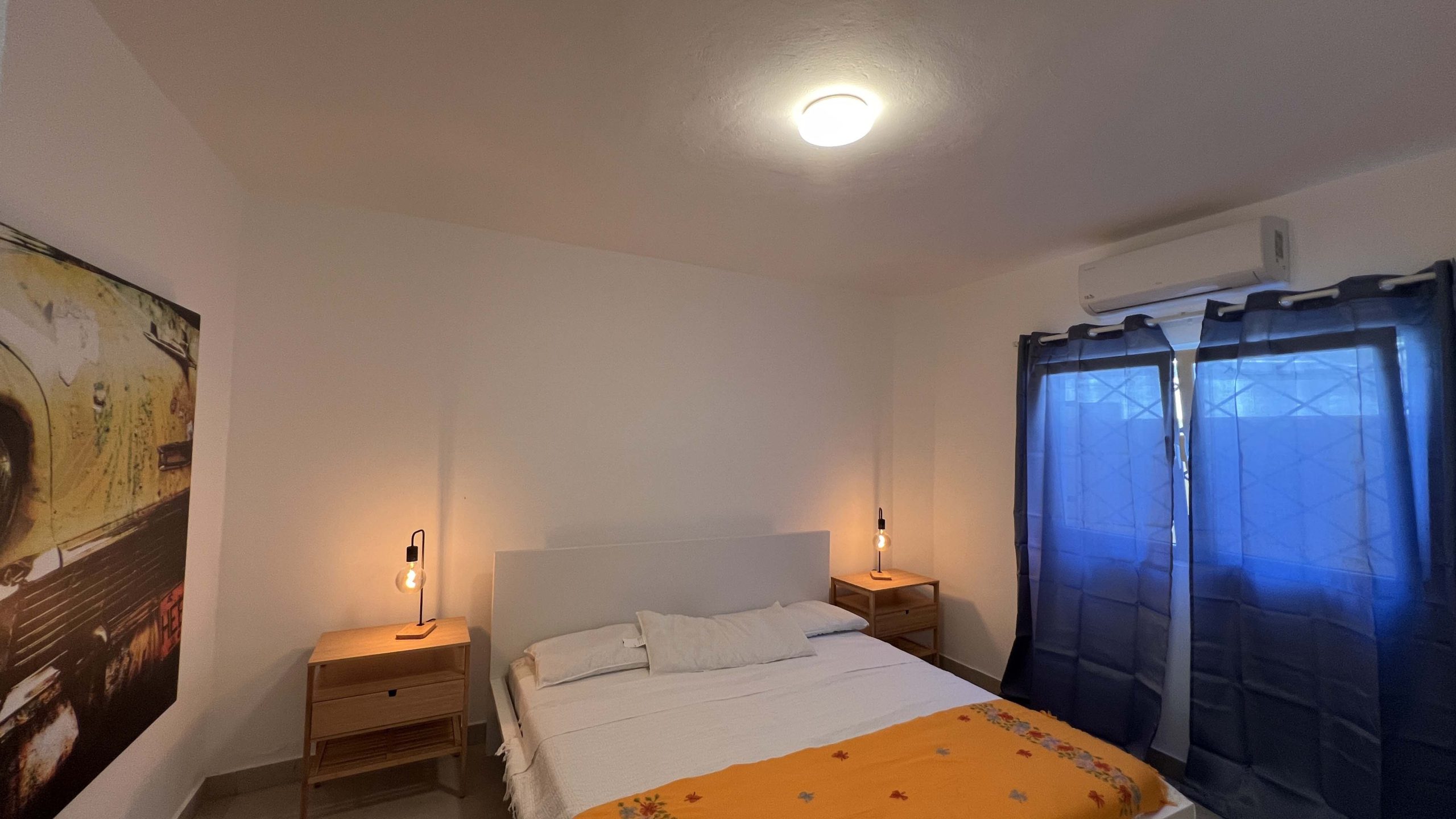 Villa de varias unidades en venta con azotea y potencial de ingresos por alquiler