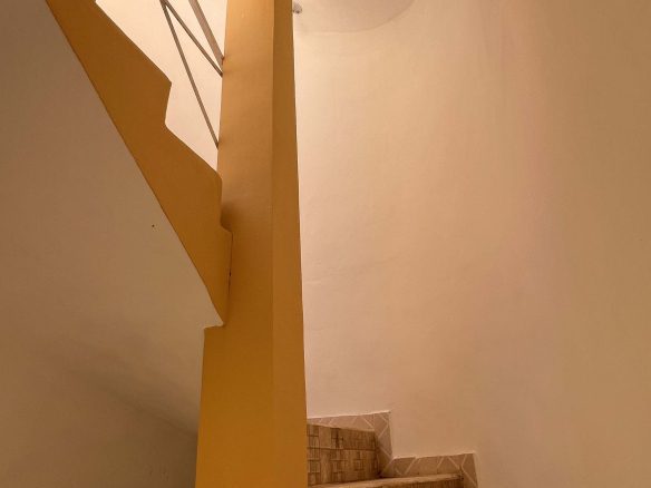 Villa de varias unidades en venta con azotea y potencial de ingresos por alquiler