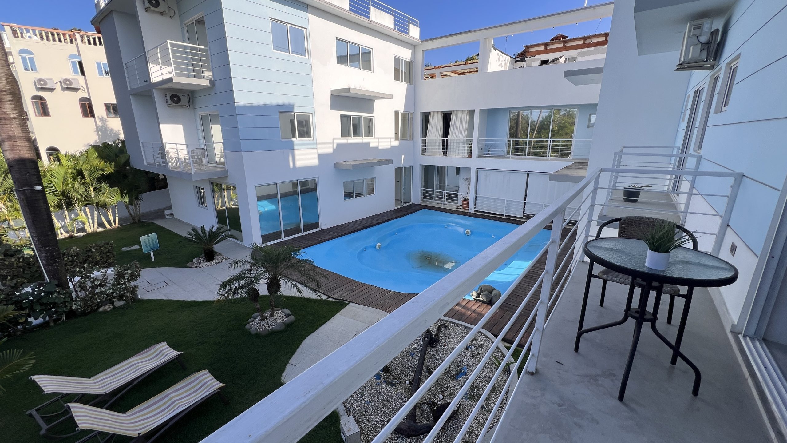 Apartamentos de lujo en venta cerca de la playa del Encuentro: completamente amueblados y listos para entrar a vivir.