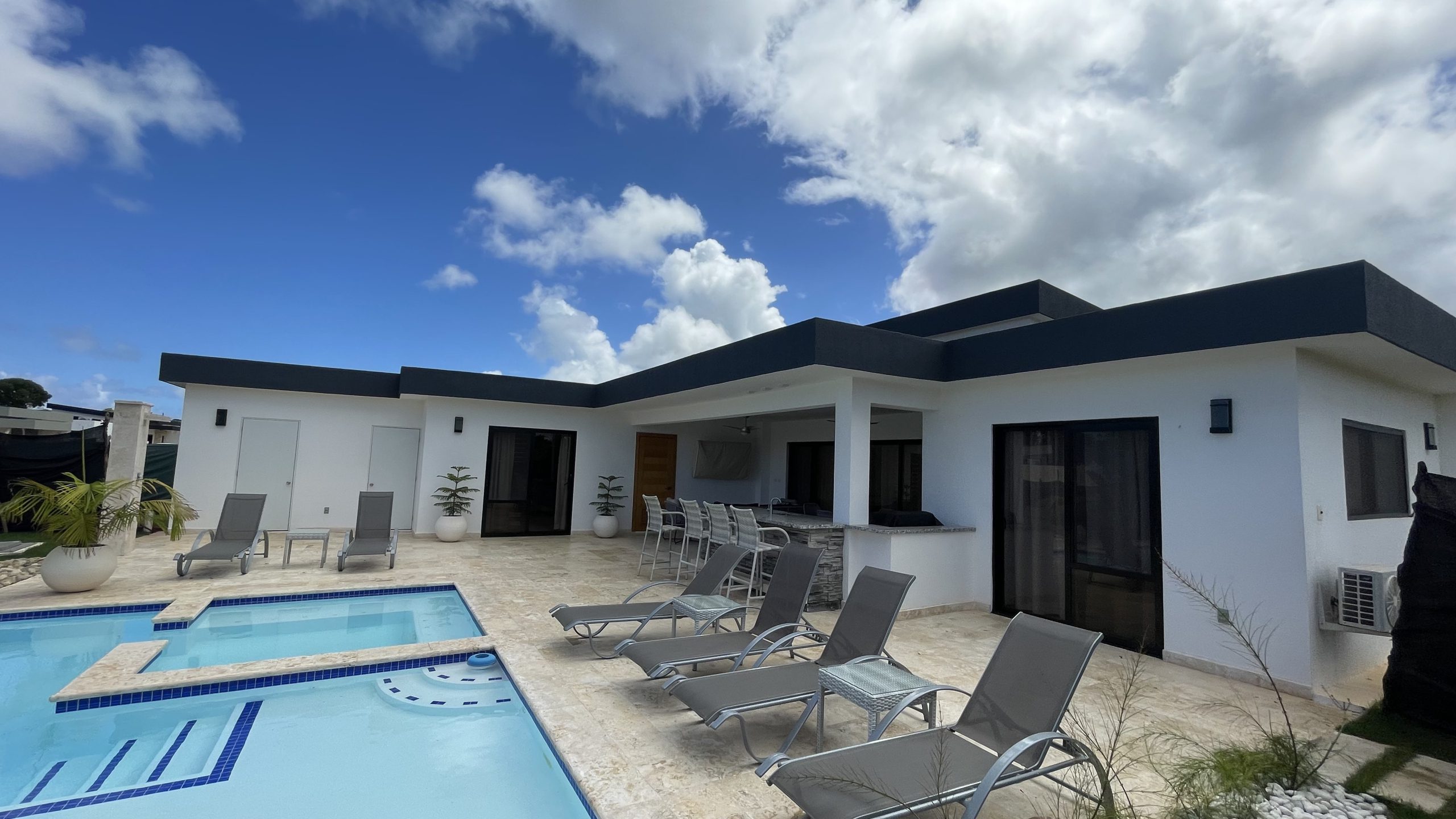 Villa en venta en Sosúa: un refugio tropical ideal para familias