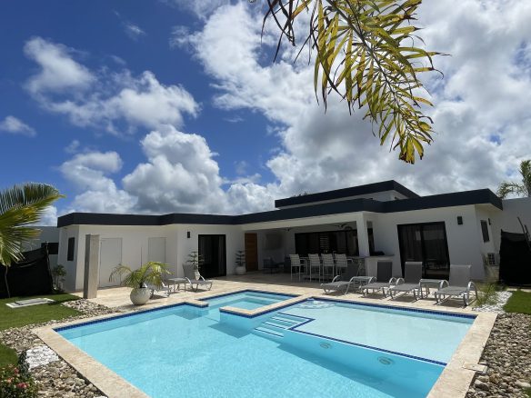 Villa en venta en Sosúa: un refugio tropical ideal para familias
