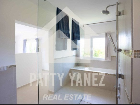 Villa de lujo en venta cerca de la playa, vivienda de 5 dormitorios