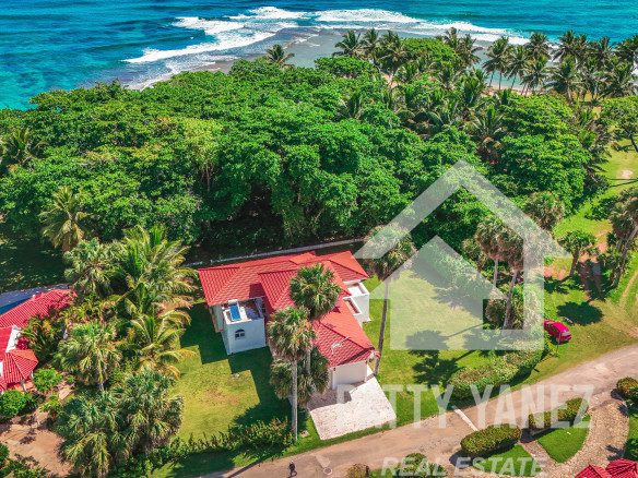Villa frente al mar en venta en Hideaway Beach, Encuentro: una inversión ideal para Airbnb