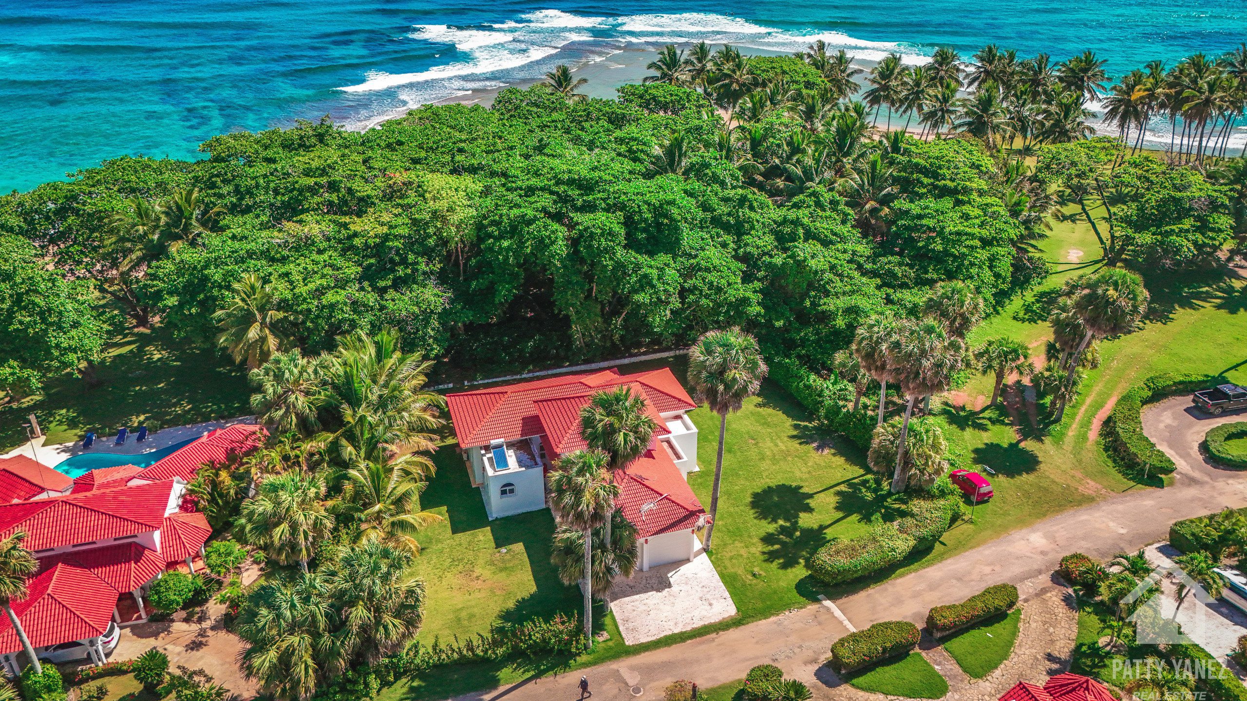 Villa frente al mar en venta en Hideaway Beach, Encuentro: una inversión ideal para Airbnb