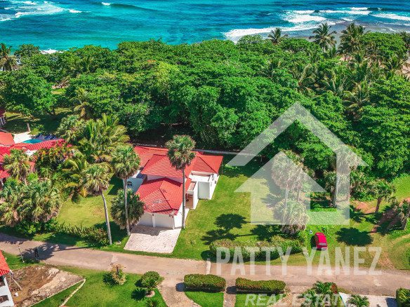 Villa frente al mar en venta en Hideaway Beach, Encuentro: una inversión ideal para Airbnb