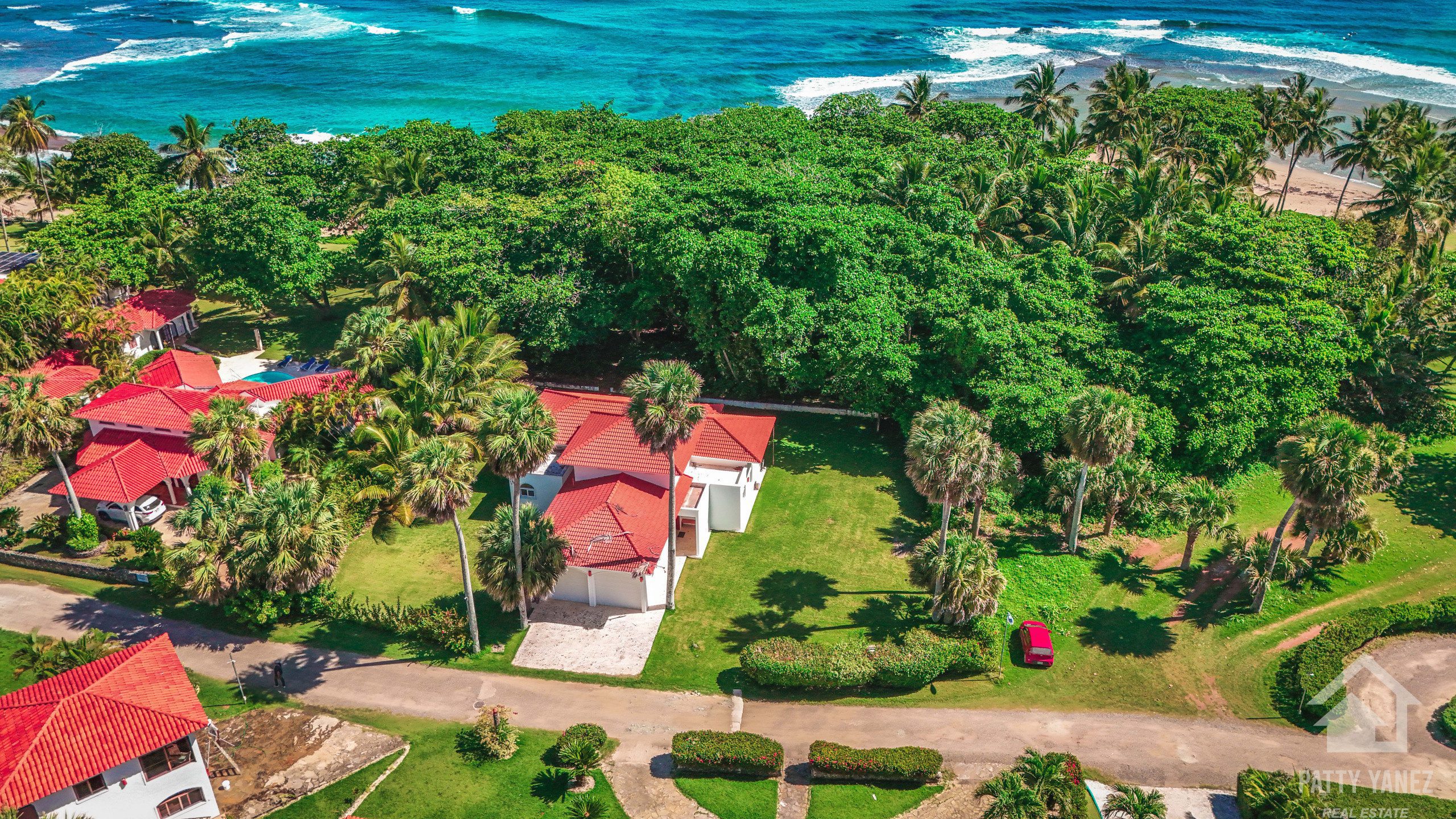 Villa frente al mar en venta en Hideaway Beach, Encuentro: excelente inversión para Airbnb.