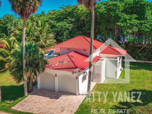 Villa frente al mar en venta en Hideaway Beach, Encuentro: una inversión ideal para Airbnb