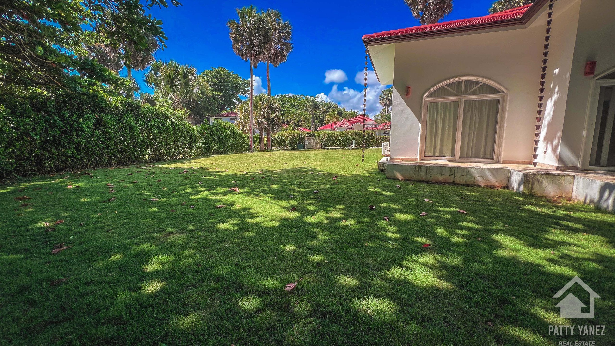 Villa frente al mar en venta en Hideaway Beach, Encuentro: una inversión ideal para Airbnb