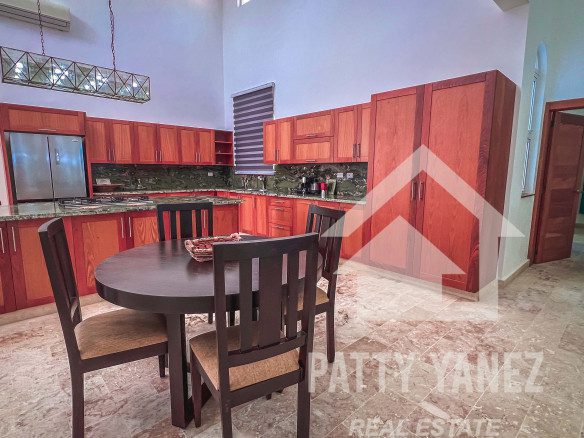 Villa frente al mar en venta en Hideaway Beach, Encuentro: una inversión ideal para Airbnb