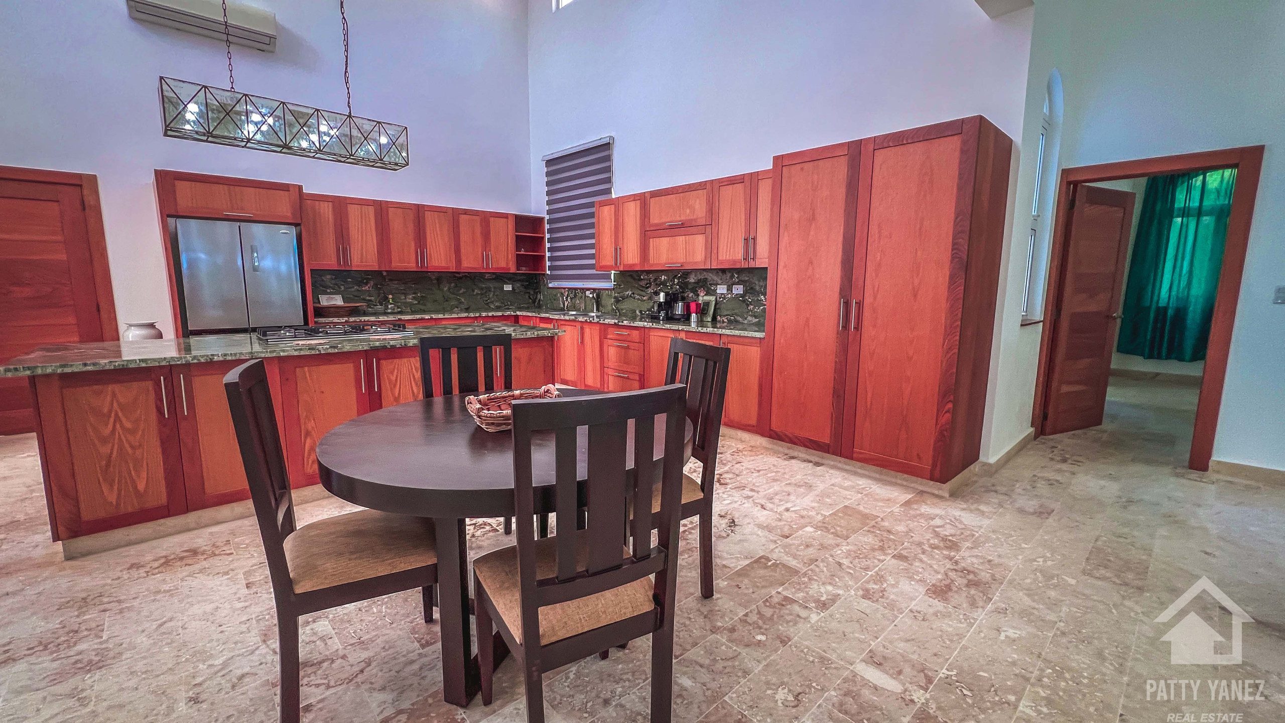 Villa frente al mar en venta en Hideaway Beach, Encuentro: una inversión ideal para Airbnb