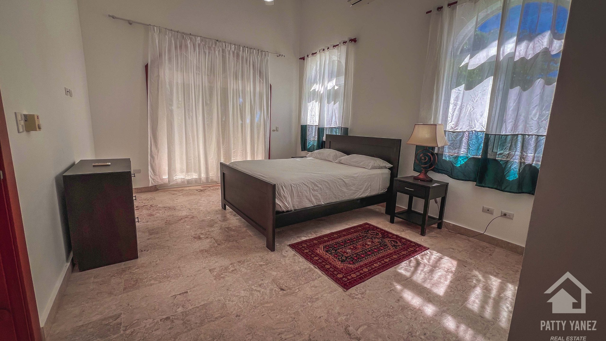 Villa frente al mar en venta en Hideaway Beach, Encuentro: una inversión ideal para Airbnb