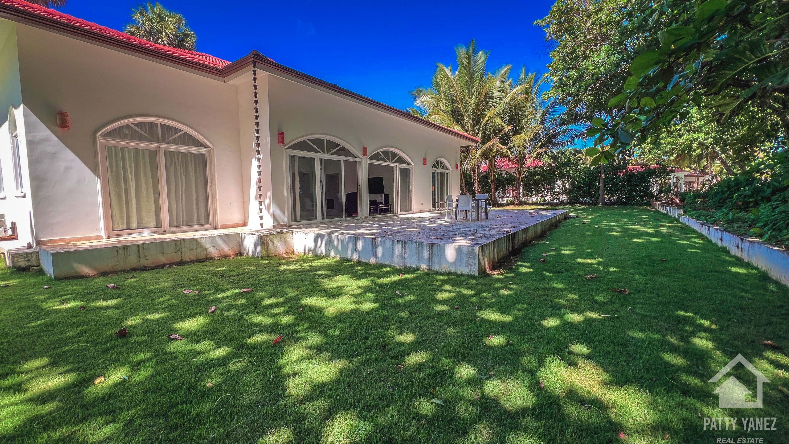 Villa frente al mar en venta en Hideaway Beach, Encuentro: una inversión ideal para Airbnb