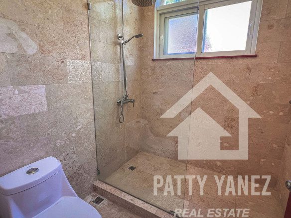 Villa frente al mar en venta en Hideaway Beach, Encuentro: una inversión ideal para Airbnb