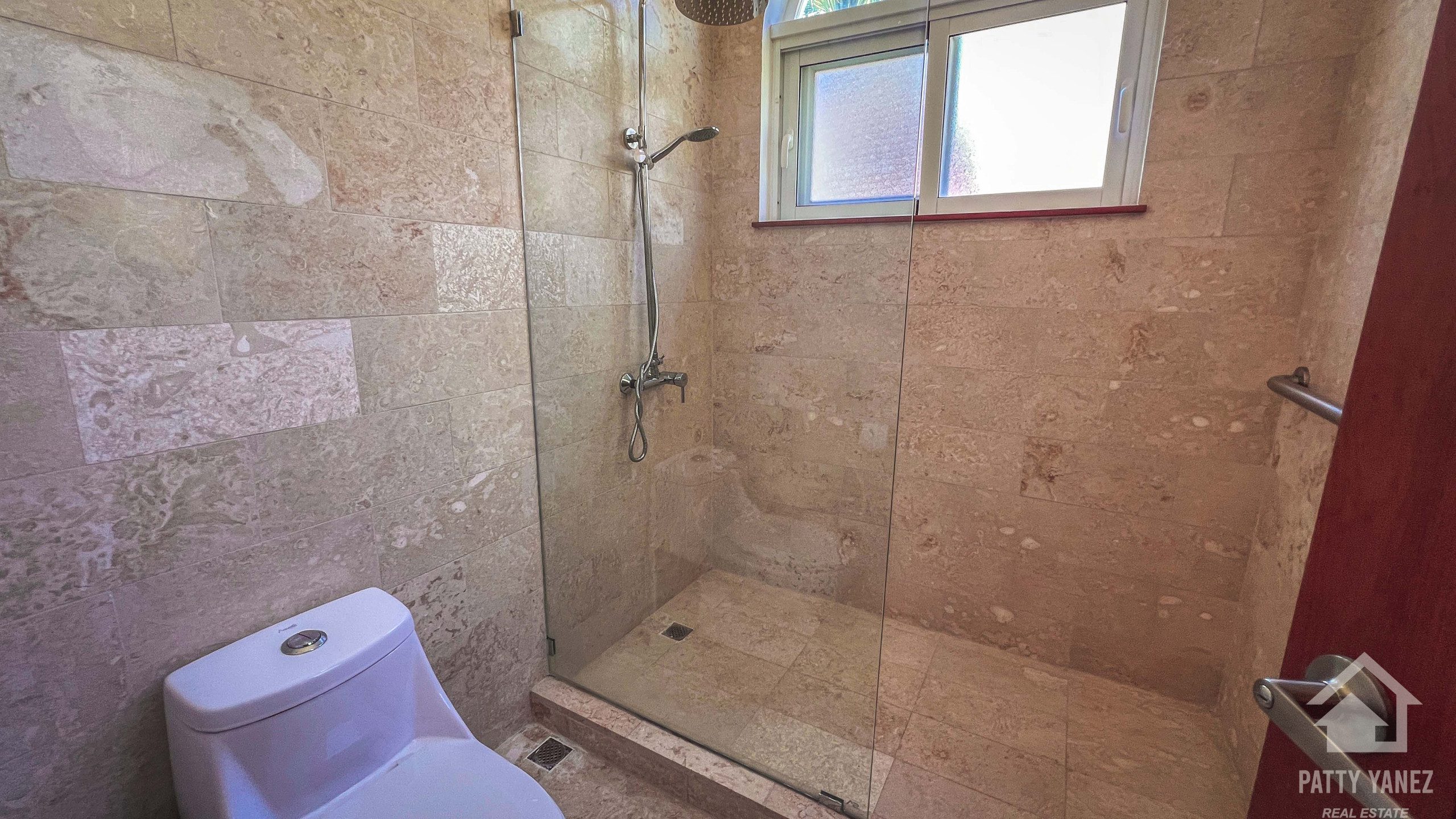 Villa frente al mar en venta en Hideaway Beach, Encuentro: una inversión ideal para Airbnb