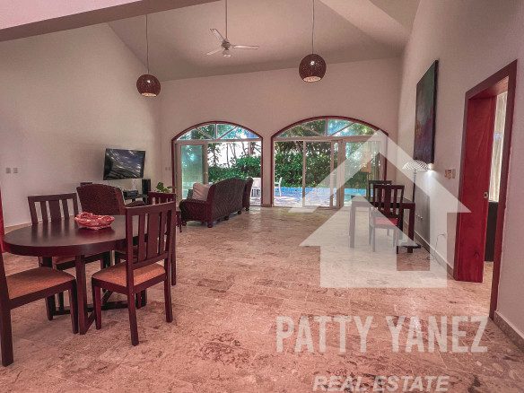 Villa frente al mar en venta en Hideaway Beach, Encuentro: una inversión ideal para Airbnb
